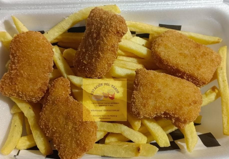PAPAS FRITAS CON NUGGUETS